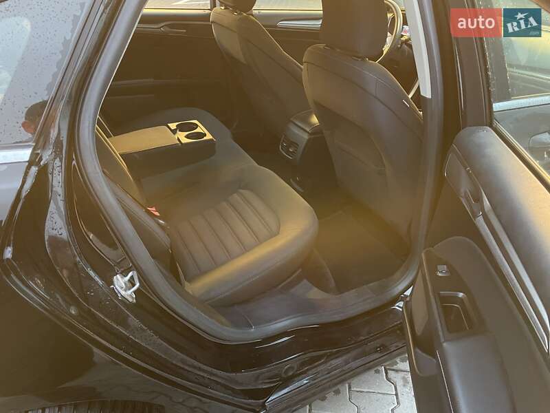 Седан Ford Fusion 2016 в Киеве фото 5 Седан Ford Fusion 2016 в Киеве