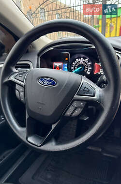 Седан Ford Fusion 2017 в 