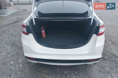 Седан Ford Fusion 2013 в 