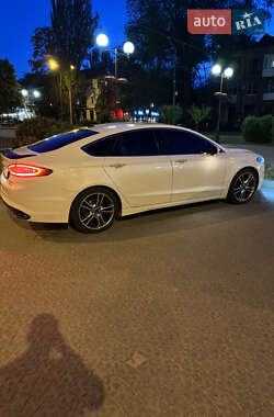 Седан Ford Fusion 2015 в 