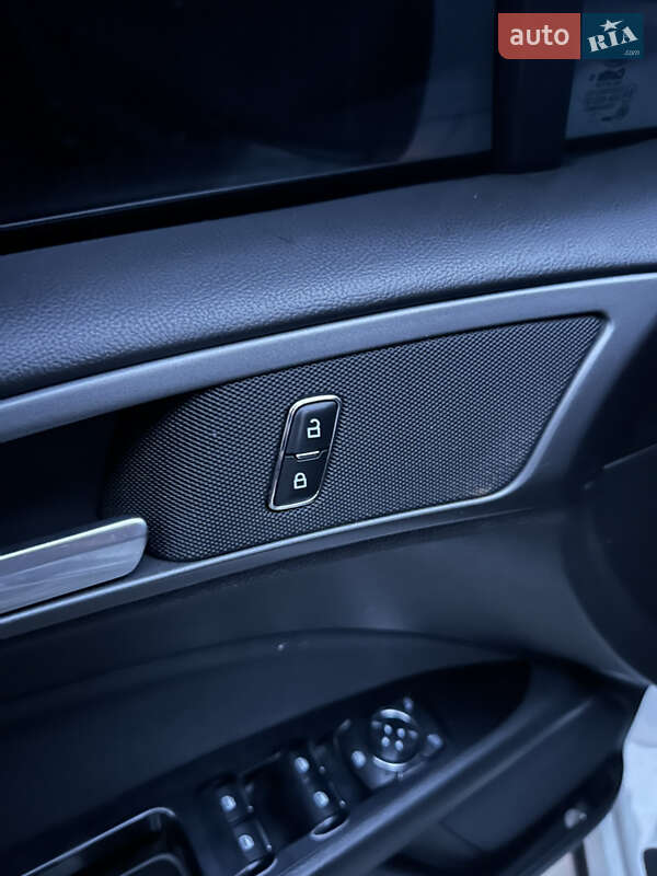 Седан Ford Fusion 2013 в Рівному