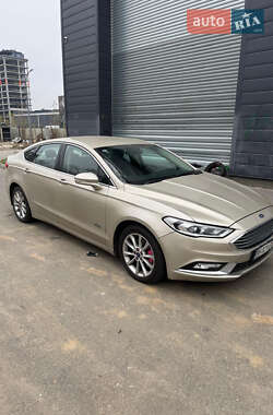 Седан Ford Fusion 2016 в 