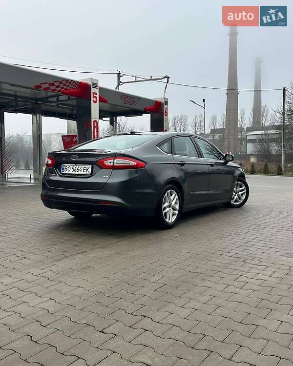 Седан Ford Fusion 2014 в Львові