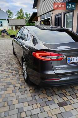 Седан Ford Fusion 2018 в 