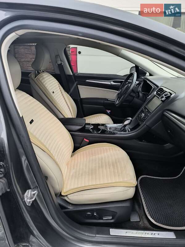 Седан Ford Fusion 2014 в Нововолынске