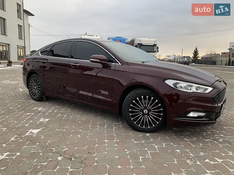 Седан Ford Fusion 2016 в 