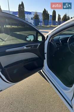 Седан Ford Fusion 2018 в 