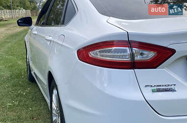 Седан Ford Fusion 2014 в 