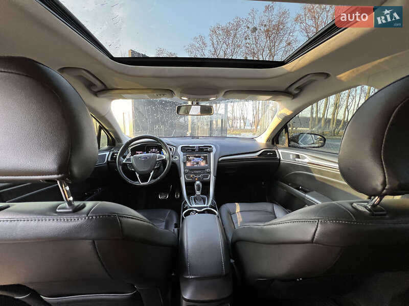 Седан Ford Fusion 2015 в Дубровице