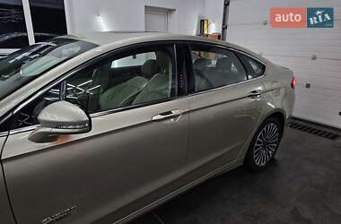 Седан Ford Fusion 2016 в 