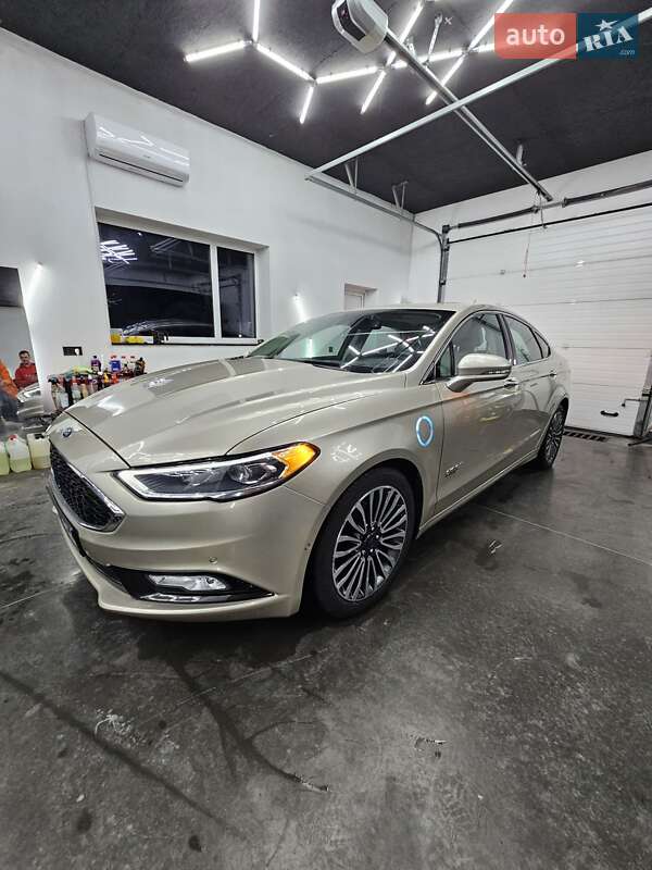 Седан Ford Fusion 2016 в 