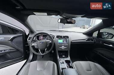 Седан Ford Fusion 2016 в 