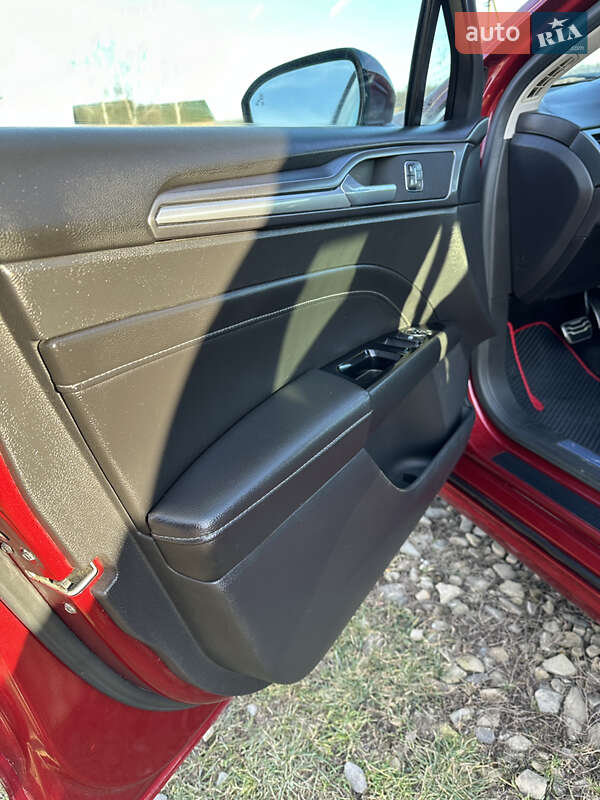 Седан Ford Fusion 2014 в Чернівцях