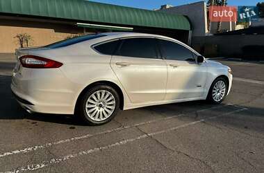 Седан Ford Fusion 2016 в 