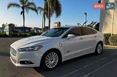 Седан Ford Fusion 2016 в 