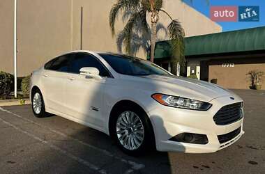 Седан Ford Fusion 2016 в 