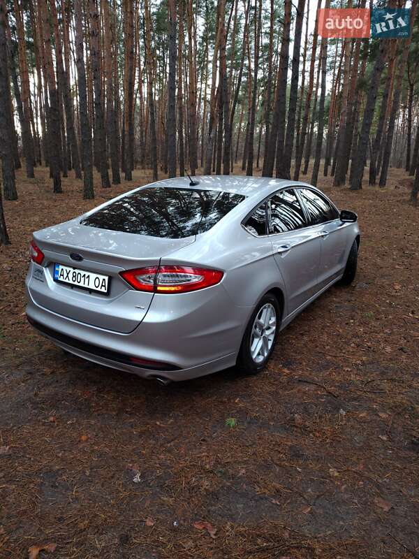 Седан Ford Fusion 2013 в Краснограді