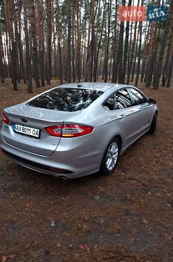 Седан Ford Fusion 2013 в 