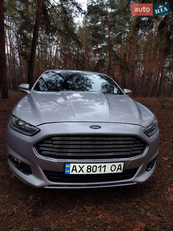 Седан Ford Fusion 2013 в Краснограді