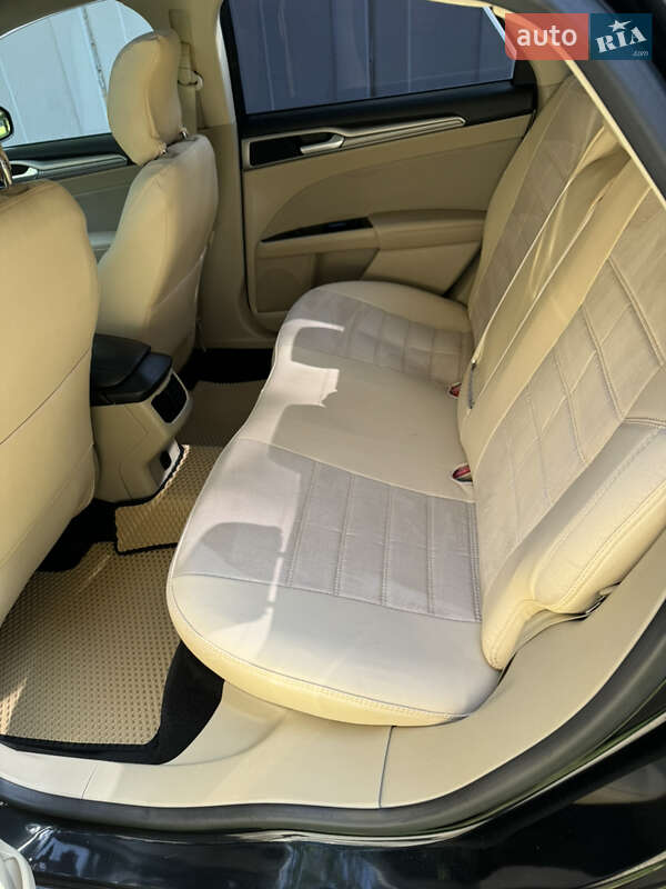Седан Ford Fusion 2013 в Одесі