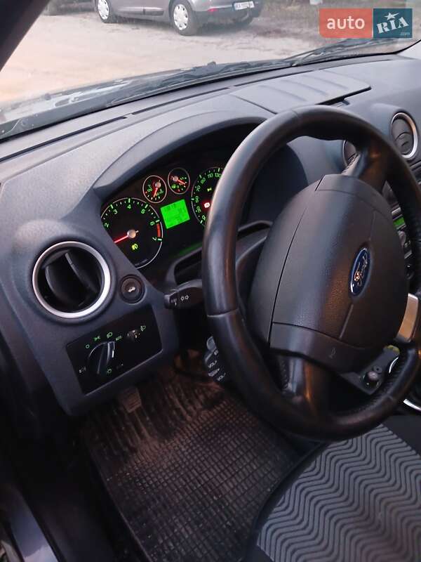 Хэтчбек Ford Fusion 2006 в Боровой