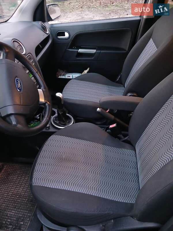 Хэтчбек Ford Fusion 2006 в Боровой