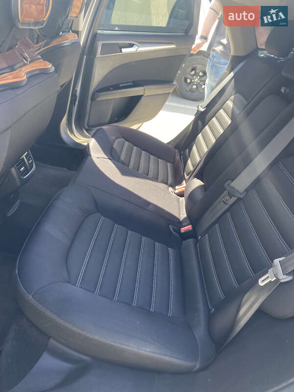 Седан Ford Fusion 2014 в Сваляве