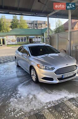 Седан Ford Fusion 2014 в Сваляві