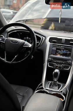 Седан Ford Fusion 2016 в 