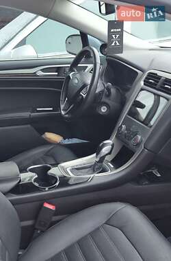 Седан Ford Fusion 2015 в 