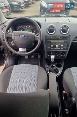 Хэтчбек Ford Fusion 2006 в 