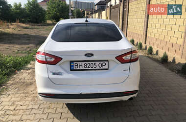 Седан Ford Fusion 2014 в 