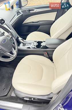 Седан Ford Fusion 2013 в 