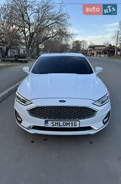 Седан Ford Fusion 2019 в 