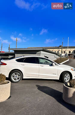 Седан Ford Fusion 2015 в Виннице