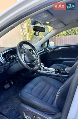 Седан Ford Fusion 2015 в 