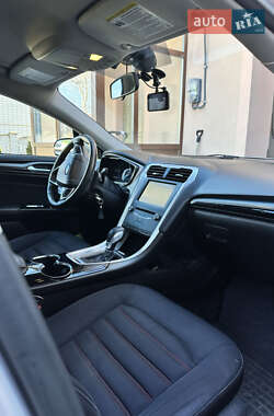 Седан Ford Fusion 2015 в 