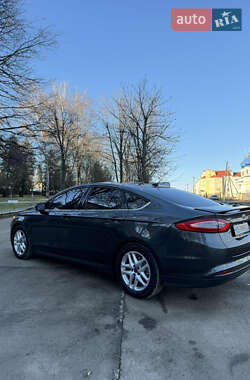 Седан Ford Fusion 2015 в Кицмани