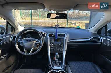 Седан Ford Fusion 2014 в Стрию