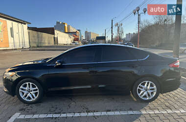 Седан Ford Fusion 2016 в 