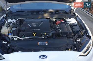 Седан Ford Fusion 2016 в 
