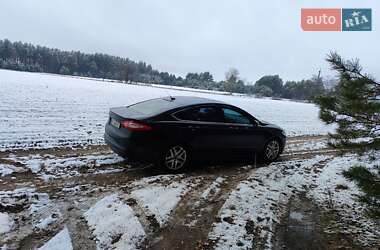 Седан Ford Fusion 2012 в 
