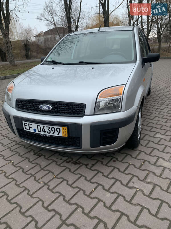 Хэтчбек Ford Fusion 2005 в Миргороде