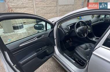Седан Ford Fusion 2016 в 