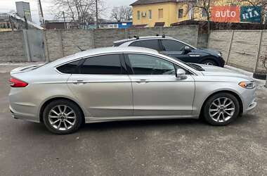 Седан Ford Fusion 2016 в 