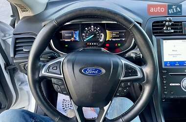 Седан Ford Fusion 2016 в 