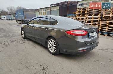 Седан Ford Fusion 2015 в 