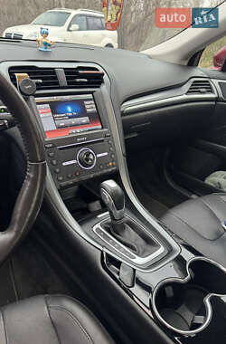Седан Ford Fusion 2015 в 