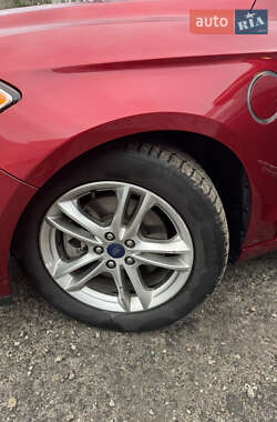 Седан Ford Fusion 2015 в 