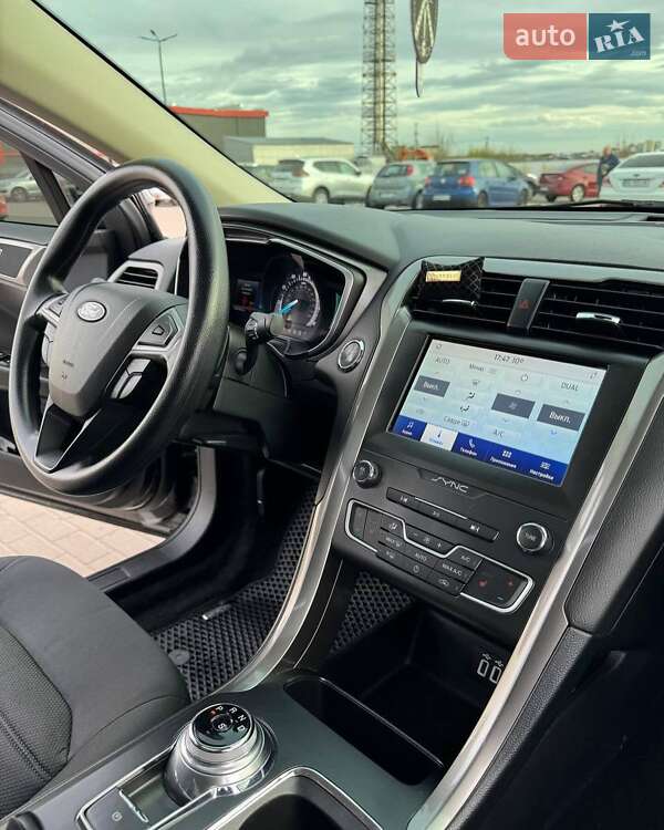 Седан Ford Fusion 2019 в Львові